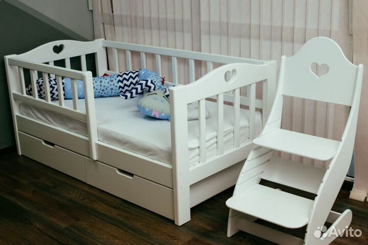 Кроватка с ящиками