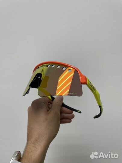 Солнцезащитные очки Oakley Sutro Lite Sweep Prizm