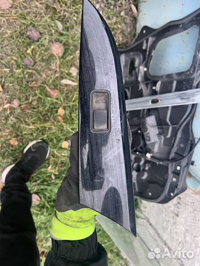 Обшивка двери mazda 3 вк