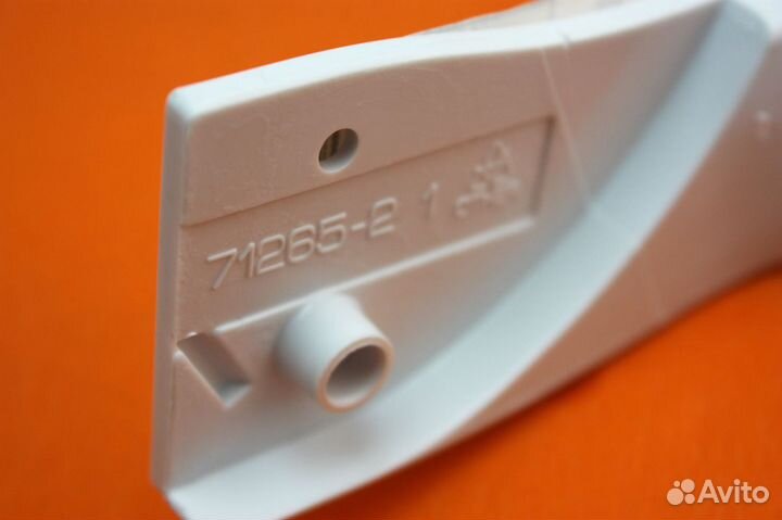 Ручка для холодильника Indesit верхняя C00857152