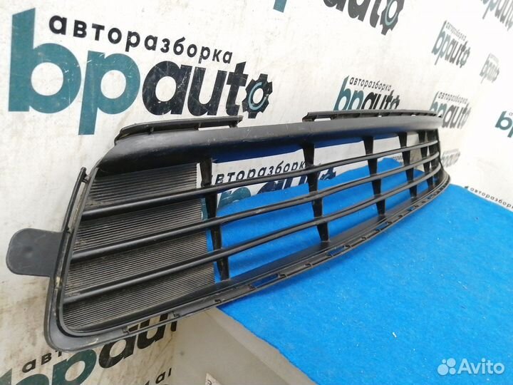 Решётка переднего бампера нижняя 53112-12230