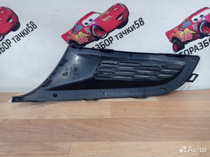 Заглушка (решетка) бампера переднего правая