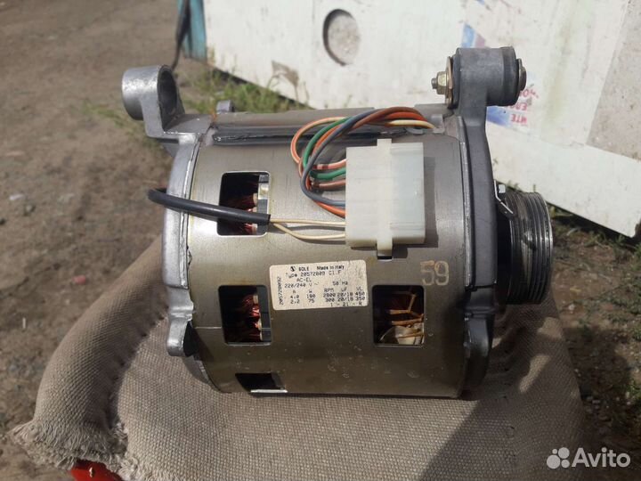 Двигататель стиральной машины Ariston