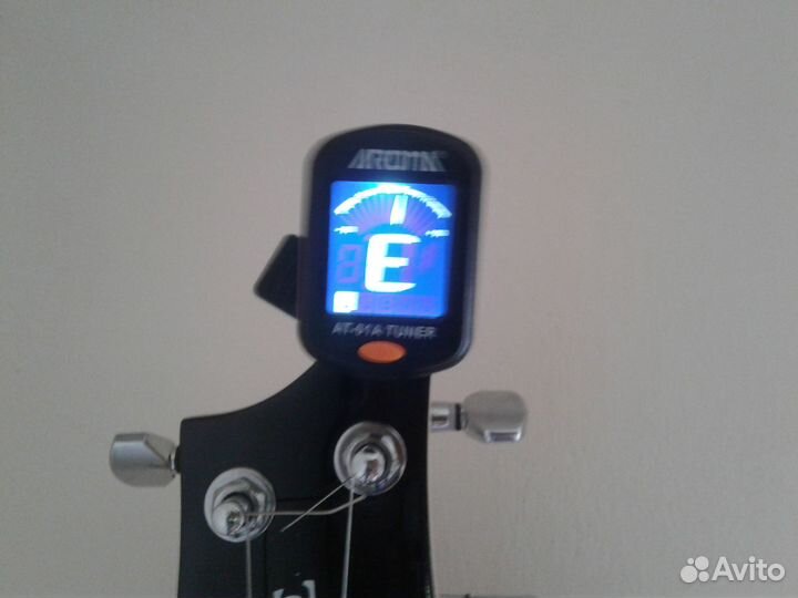Тюнер для настройки гитар. Новый