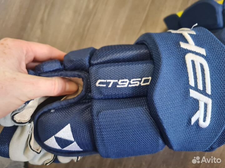 Перчатки хоккейные 14