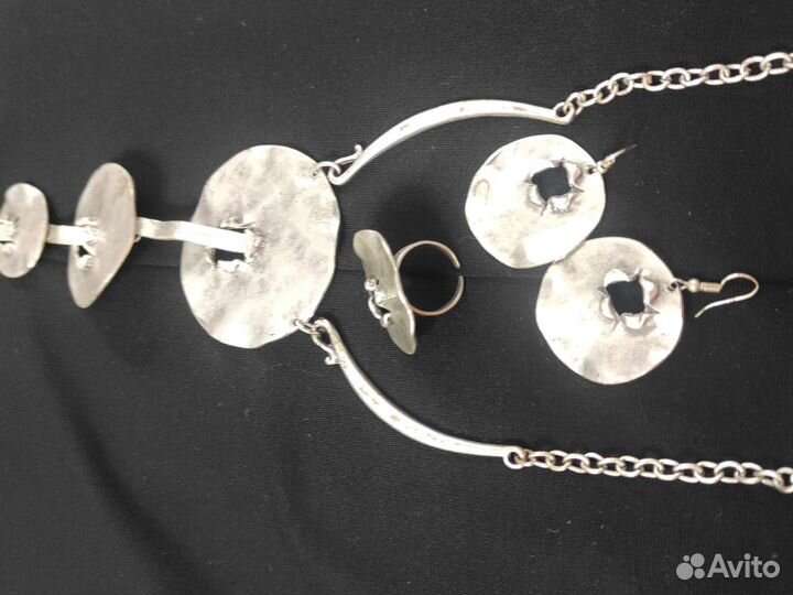 Комплект серьги, колье и кольцо. Национальные