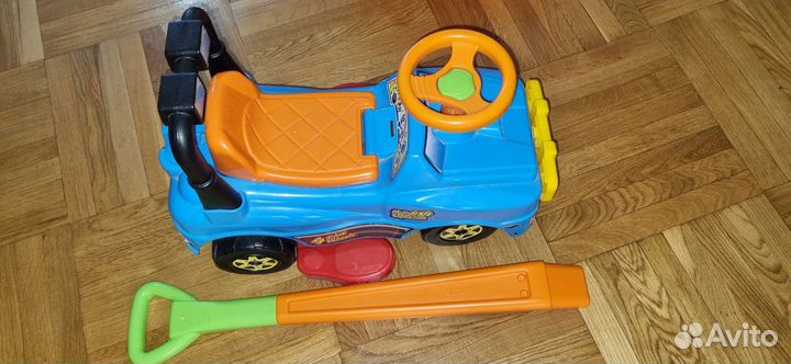 Машинка каталка толокар с ручкой