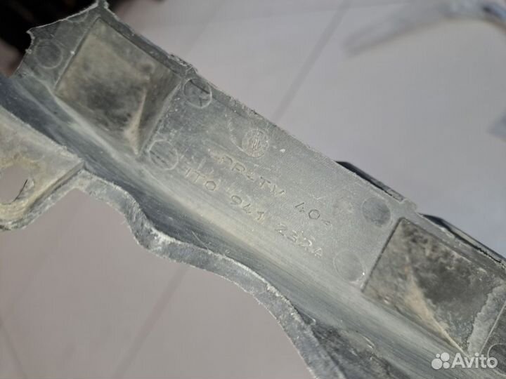 Кронштейн фары правый Volkswagen Caddy 2K 2004-2015