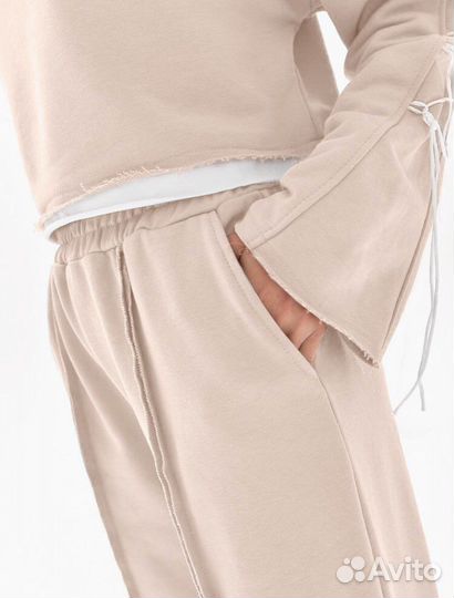 Женский спортивный костюм