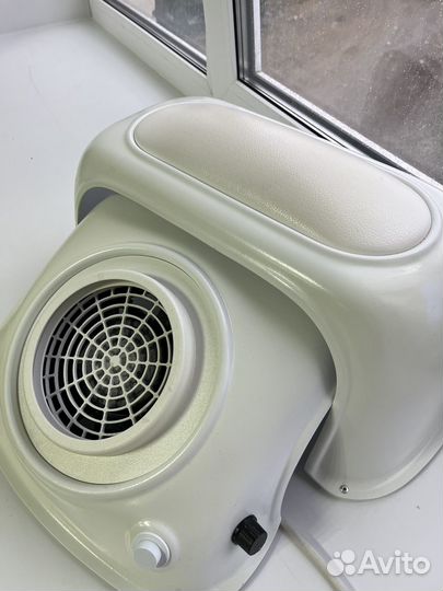 Маникюрная вытяжка + подставка для рук