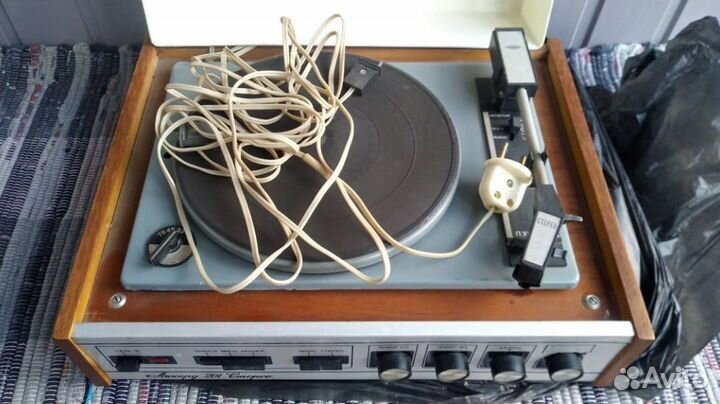 Проигрыватель винила Аккорд 201 стерео + 3 колонки