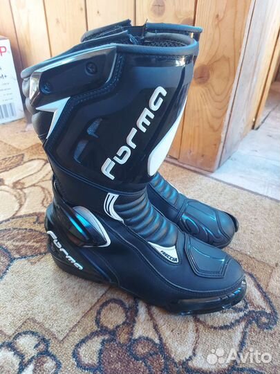 Ботинки для мотоцикла и перчатки