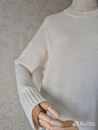 Свитер женский оверсайз молочного цвета