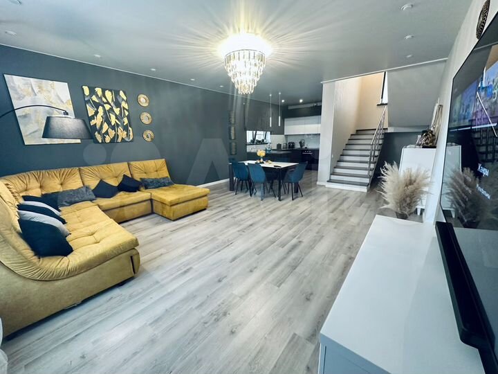 Коттедж 192 м² на участке 9 сот.