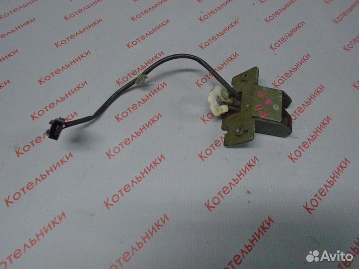 Nissan 90502-2F700 Замок багажника