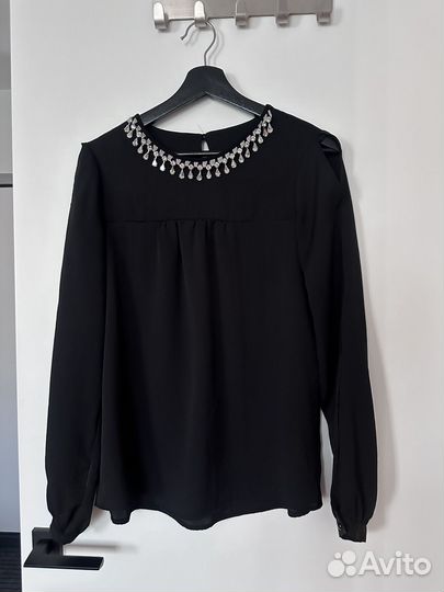 Блузка черная со стразами
