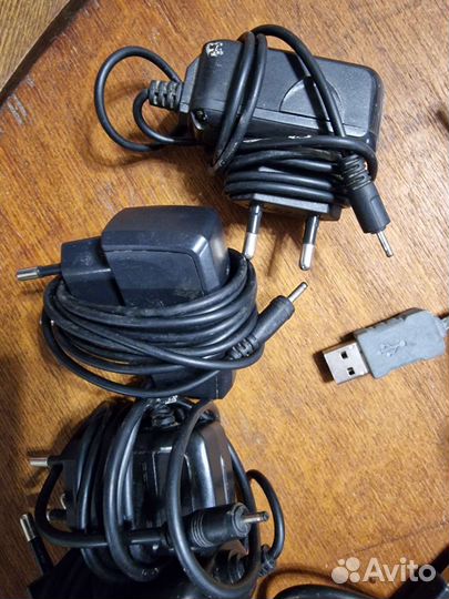 Зарядное устройство для телефона разные