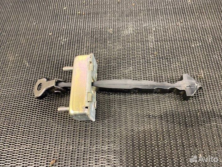 Ограничитель двери задний правый Mazda Mazda3 BP