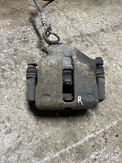 Суппорт передний правый VW Passat B3