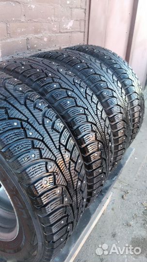 Комплект зимних шин 205/70/R15 штампы Нива