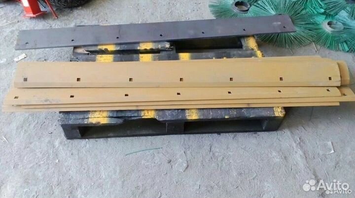 Нож средний автогрейдера дз-180, дз-122, дз-143