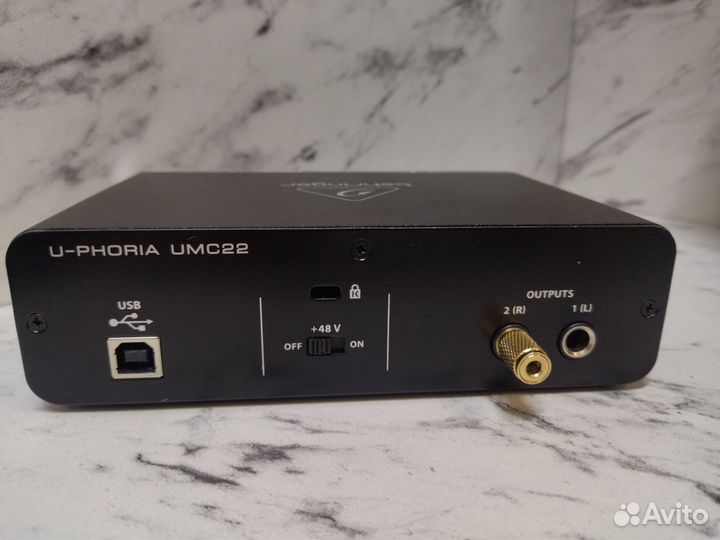 Звуковая карта behringer u-phoria umc22