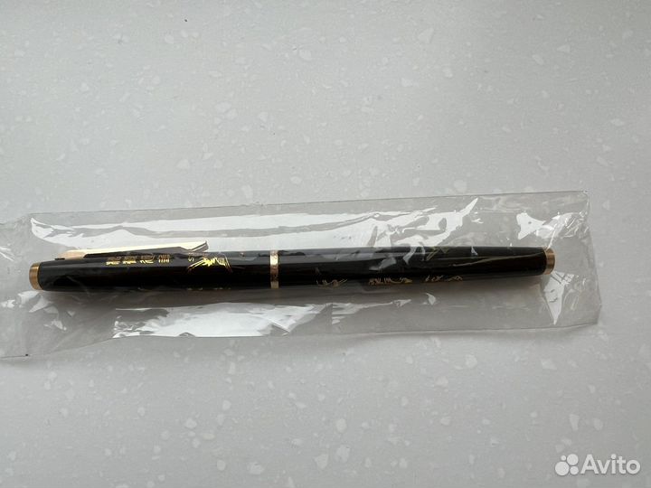 Перьевая ручка с золотым пером