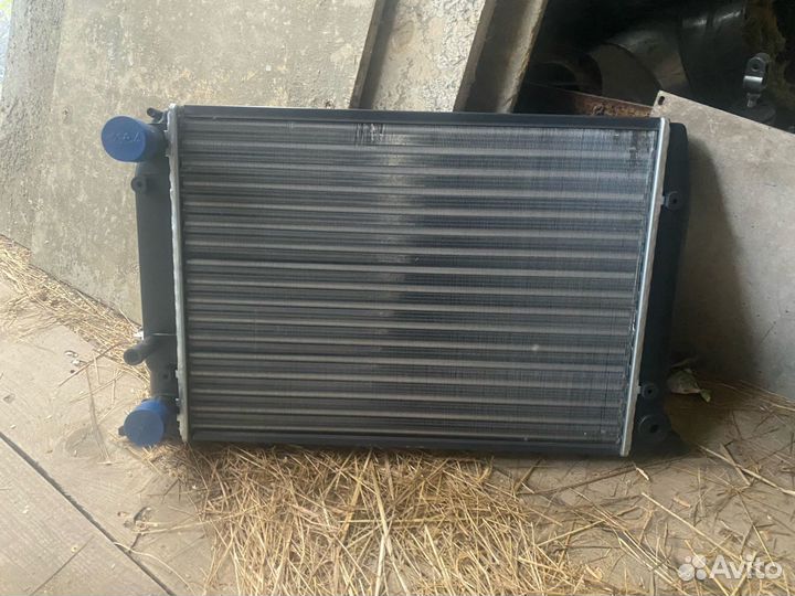 Радиатор системы охлаждения Audi 80 1.3-1.8 83-91