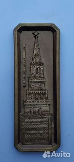 Фарфоровая статуэтка