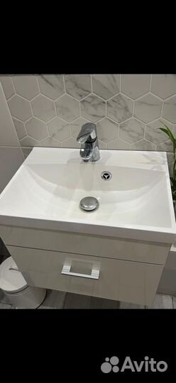 Раковина в ванную с краном