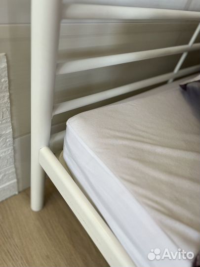 Двухъярусная кровать