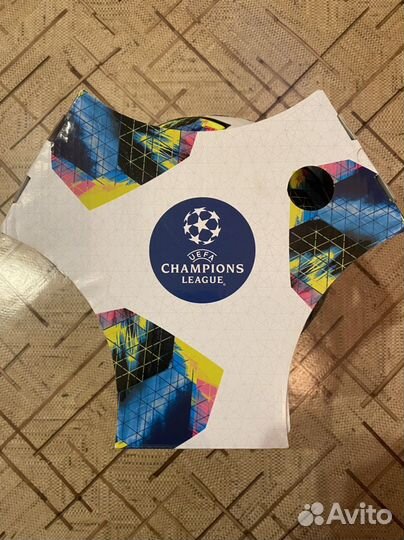 Футбольный мяч adidas