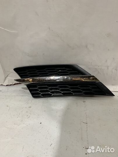 Toyota Rav 4 решетка радиатора правая