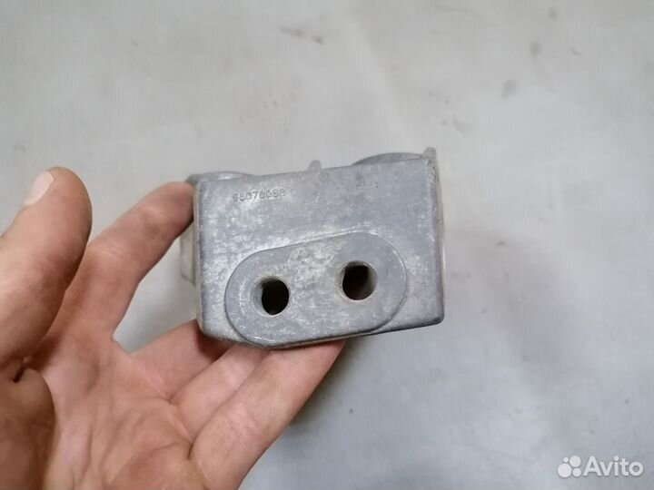 Кронштейн опоры двигателя Opel Kadett E 1984-1992