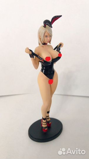 Фигурка девушки