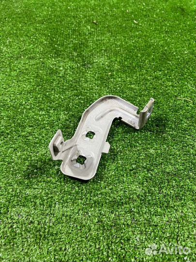 Кронштейн крыла правый Bmw 3 F30 N47D20C 2013