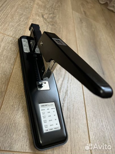 Степлер офисный Deli