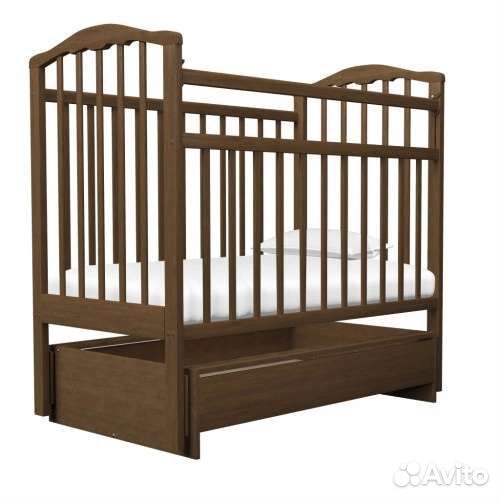 Детская кроватка с маятником