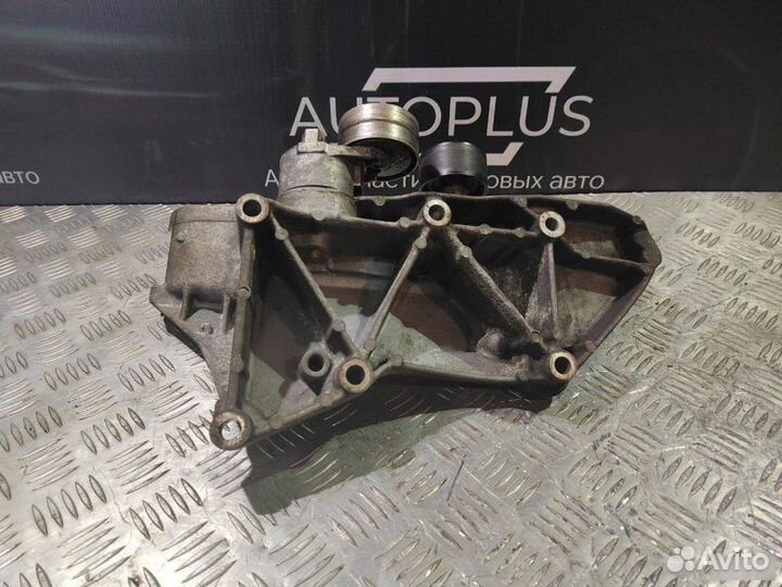 Кронштейн генератора Renault Laguna F4P 774