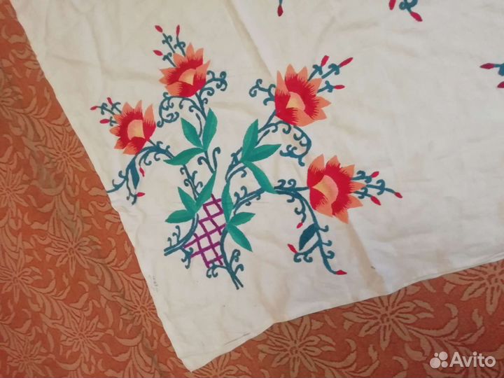 Скатерть с ручной вышивкой винтаж СССР