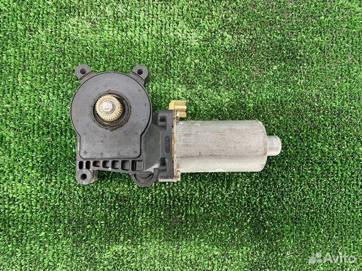 Моторчик стеклоподъемника задний правый R