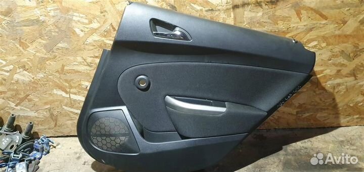 Обшивка двери задней правой Opel Astra J 2010-2017