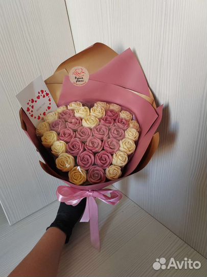 Розы из шоколада в форме сердца