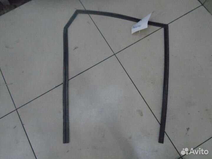 Уплотнитель стекла двери задней правой Mazda 3 bk