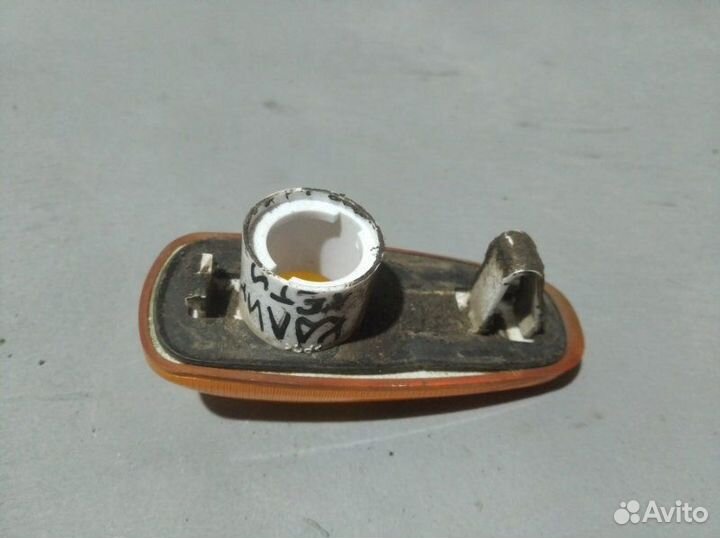 Повторитель поворота в крыло передний LADA Kalina