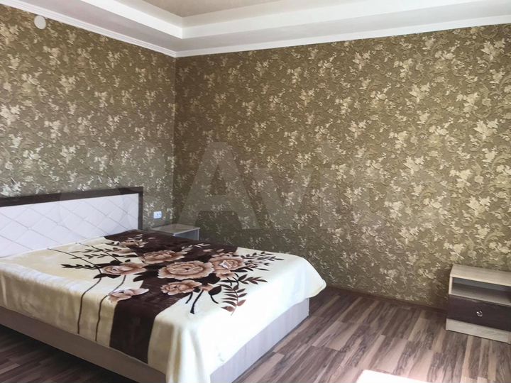 Дом 180 м² на участке 5 сот.