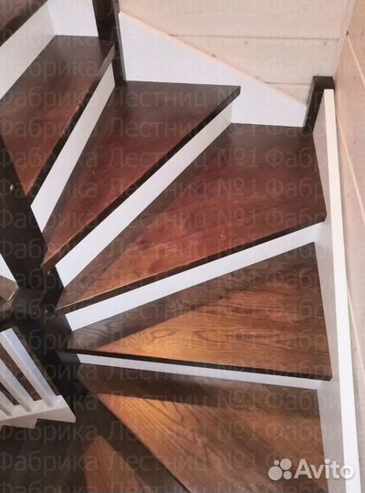 Лестница на металлическом каркасе