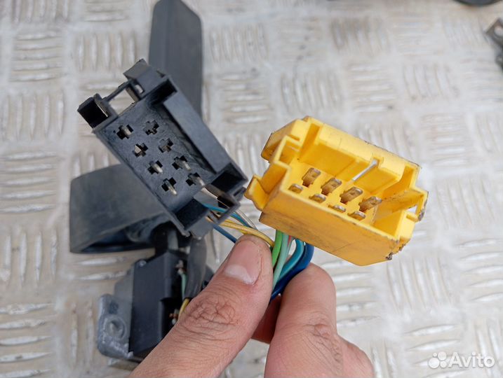 Переключатель стеклоочистителя Volvo Fh12