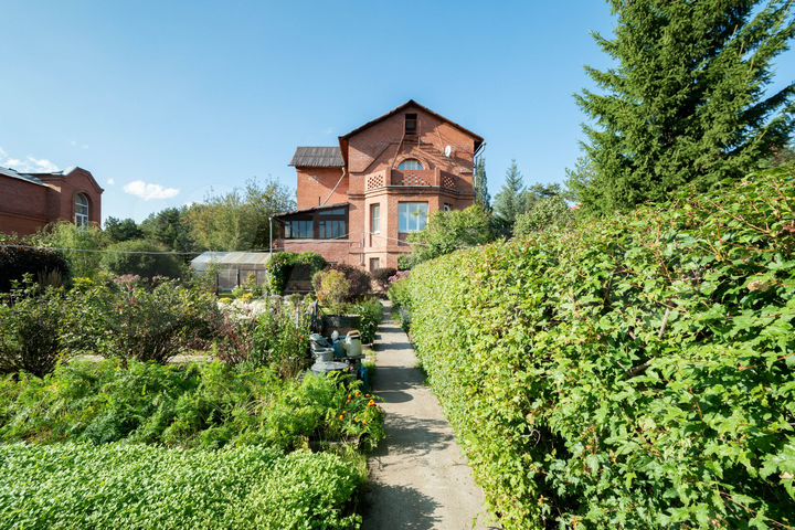 Дом 360 м² на участке 15 сот.