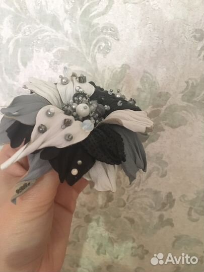 Брошь кожаная